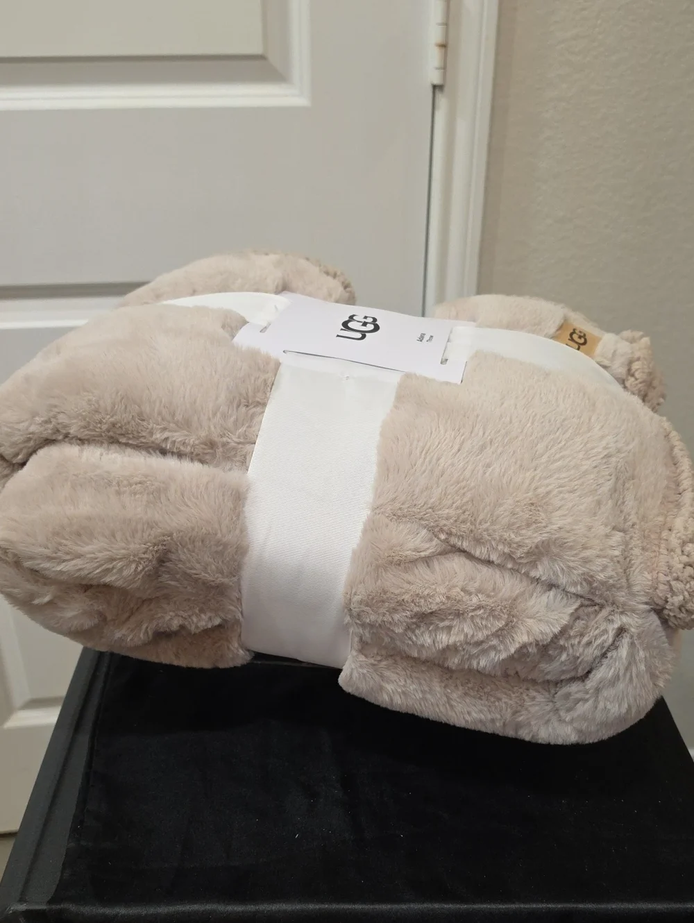 UGG Adana Throw Blanket- Clamshell